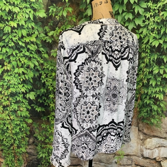 PARKER Black and White V-Neck Trumpet Sleeve Tunic, M - Picture 6 of 8